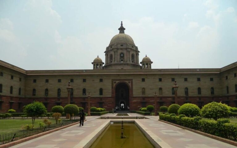 மத்திய மாநில அரசுத்துறைகளில் காலி பணியிடங்களை நிரப்பாமல் சமூகநீதிக்கு பெருந்துரோகம் இழைப்பதாக மருத்துவர் ராமதாஸ் குற்றச்சாட்டு