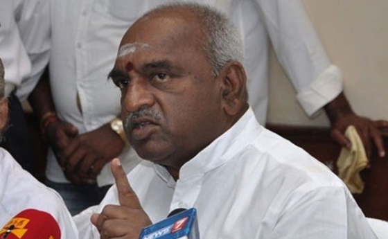 அத்திவரதரை தரிசிக்க வர வேண்டாம் என கூற ஆட்சியருக்கு அதிகாரம் கொடுத்தது யார்? பொங்கிய பொன்னார் !!