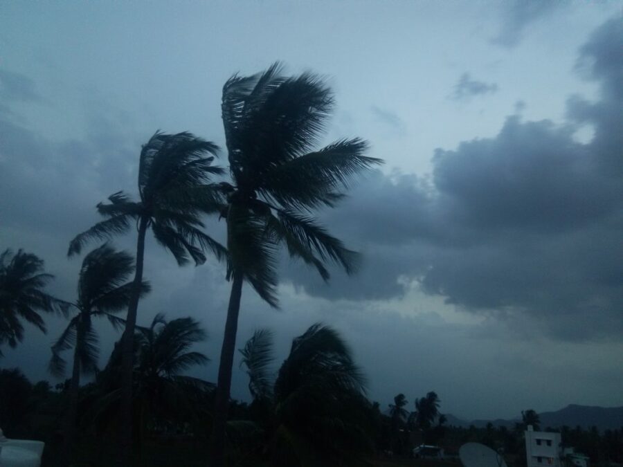 சாமி சொன்னால் கூட நம்பலாம் போல!! ஆனா சாட்லைட் சொல்றத நம்பமுடியாது!!