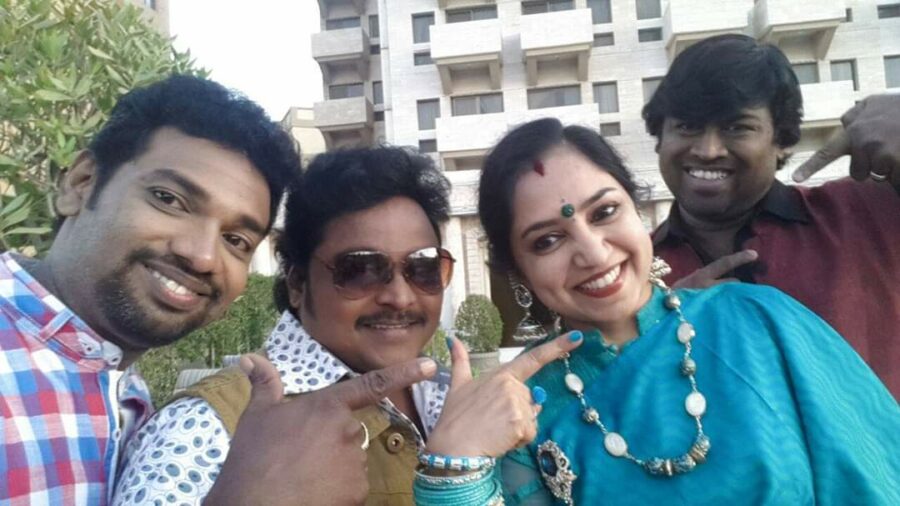 வெளிநாட்டில் திமுக எம்பியும் காங்கிரஸ் எம்பியும் இணைந்து அடித்த கூத்து