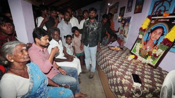 நீட் அனிதாவுக்காக முக ஸ்டாலின் கொடுத்தனுப்பிய விலைமதிப்பில்லா பரிசுகள்!