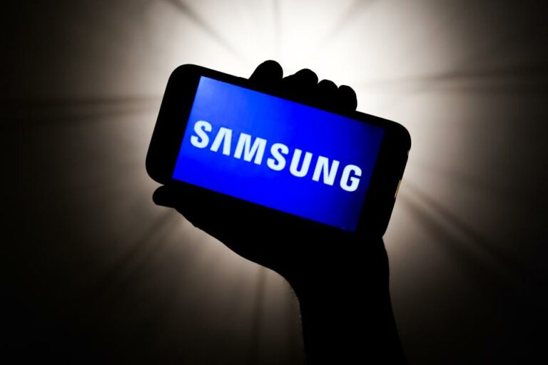 Sales started 30 thousand mobiles now for Rs. 10000! Samsung's new release!