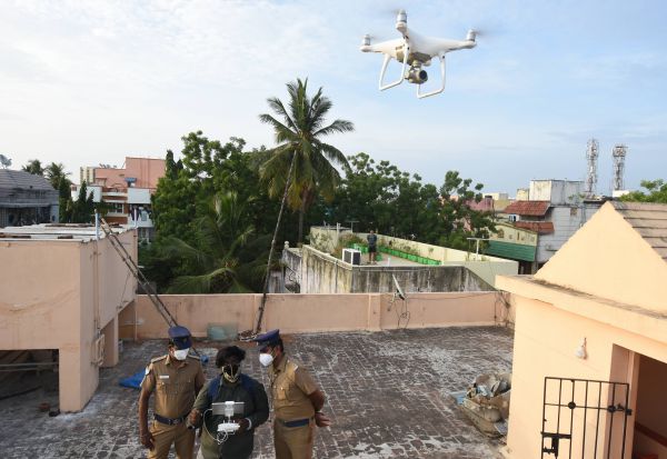 Flying camera looking at the counting center! The official who supports the ruling party!