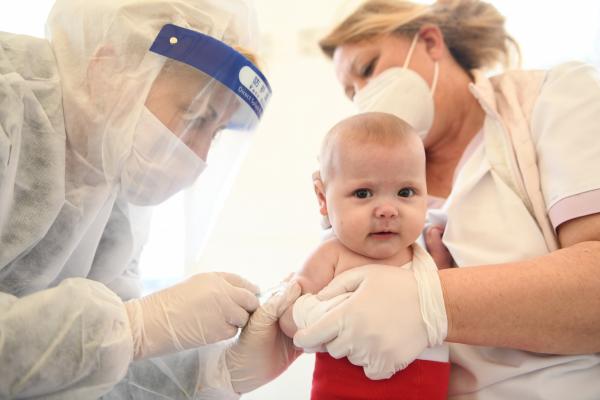 H / L 1 health experts recommend vaccinating children!