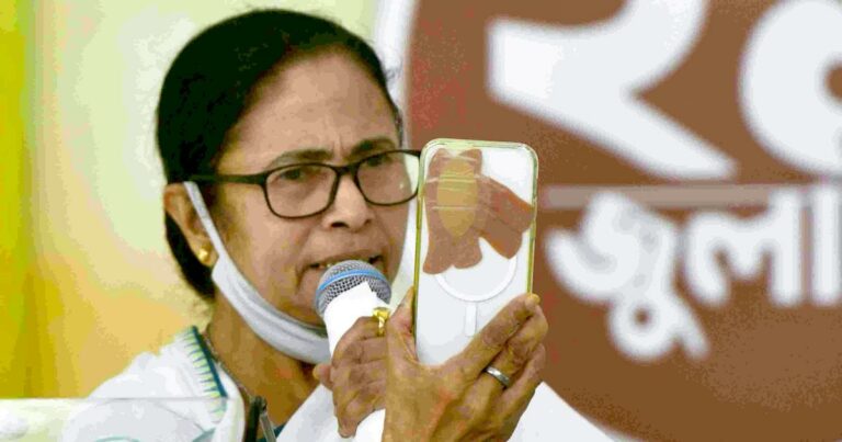 No one can tap my cell phone !! They taped the camera and stuck it !! Mamta Banerjee !!