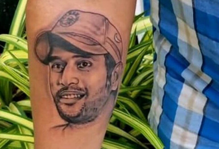 Tattooed fan of Dhoni's image! Viral photo!