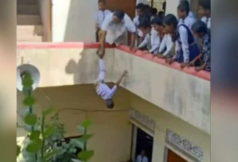 The head teacher who hung the student upside down! Scattered school campus!