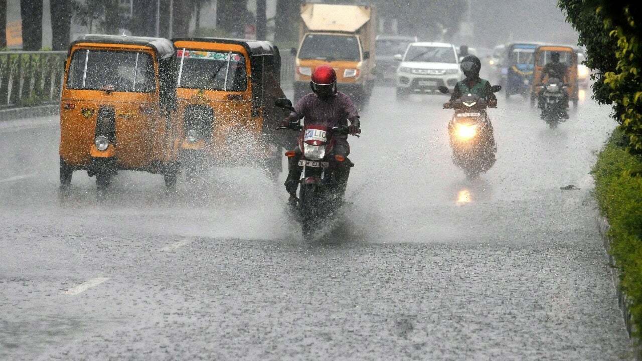 Non stop heavy rain in Chennai Holiday notice for colleges News4 Tamil Latest Tamil News Today 2022