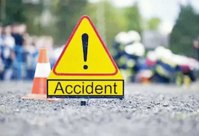பனிமூட்டம் காரணமாக நடைபெற்ற கோர விபத்து! 3 பேர் பரிதாப பலி!