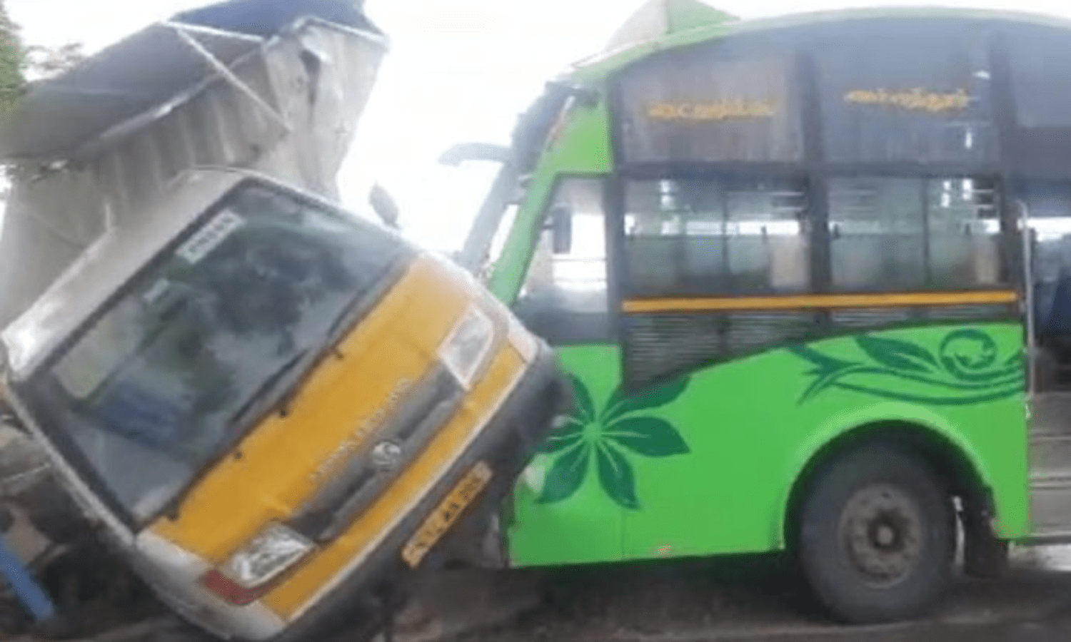 A private bus and a cargo van collide head-on in the Coimbatore district. There is a lot of excitement in the area!