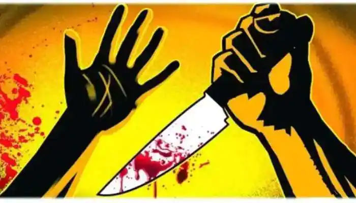 A teenager who was standing on the road in Thiruvallur district was stabbed! The area is busy!