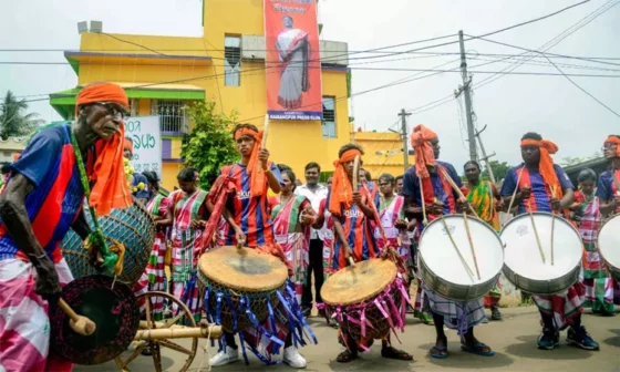 திரவுபதி முர்மு வெற்றிக்கு நாடு முழுவதும் கோலாகலமாக   கொண்டாடி வரும் பழங்குடியின மக்கள்!!