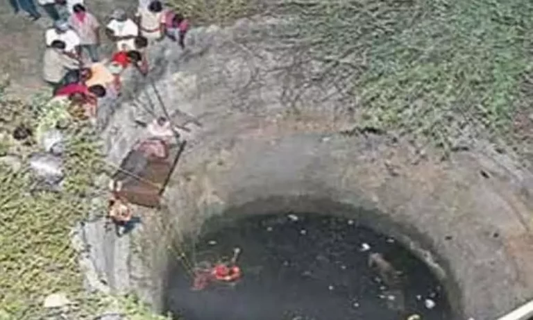 Man's corpse floated in the temple well!! The people of the area are in a frenzy!