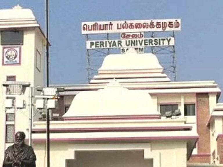 Again the incident staged in Salem Periyar University! Great excitement in the area!