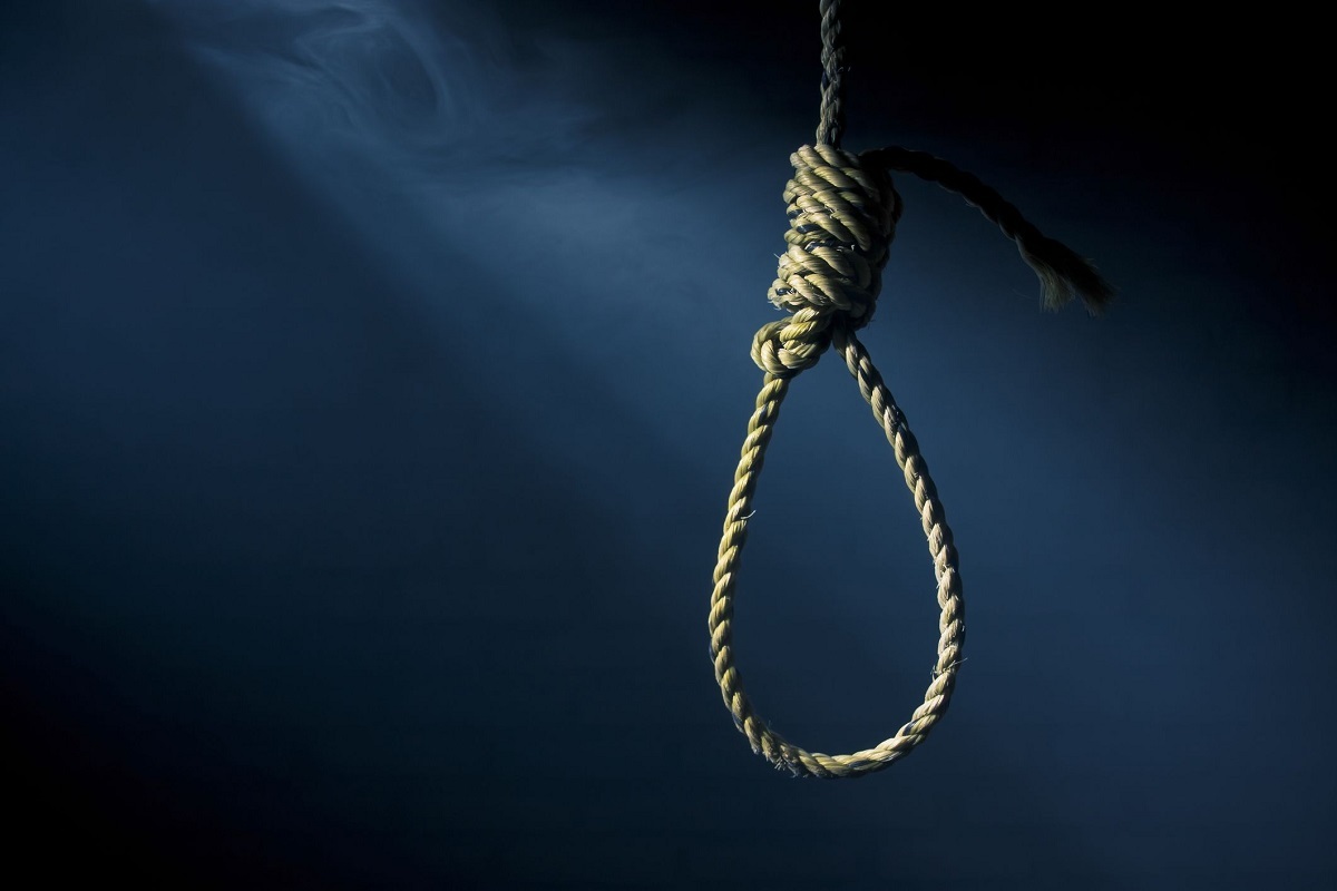 The husband committed suicide by hanging himself after arguing with his wife over a family dispute!