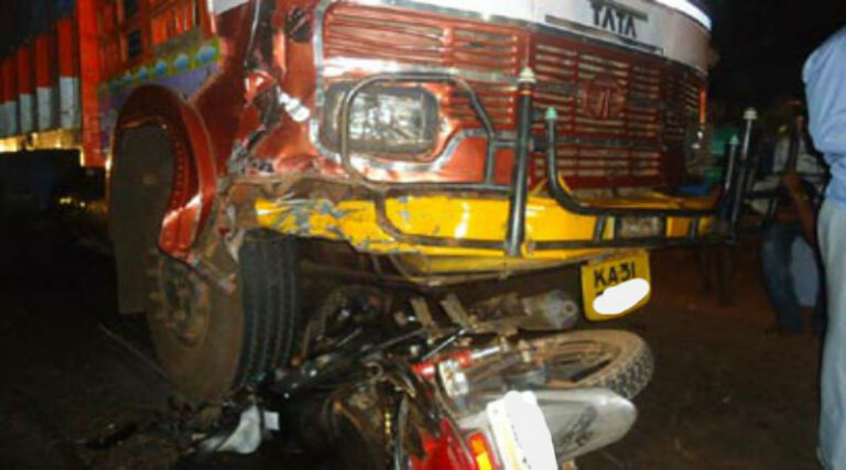 Truck and bike collide head-on accident! Sensation in Erode!
