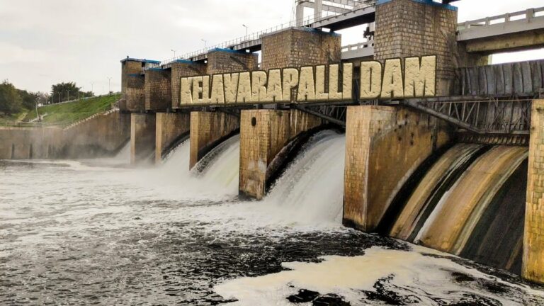 Increase in water flow to Hosur Kelavarapalli Dam! Chemical foams raging like wrapped in a white blanket!