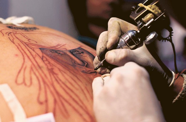 If 20 to 25-year-olds get tattoos, it's definitely HIV! The startling fact of the study!