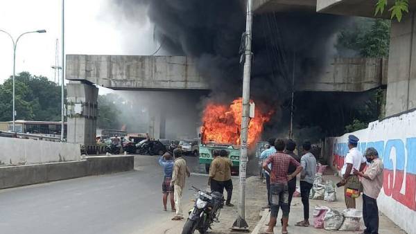 About burning government bus! One died on the spot!