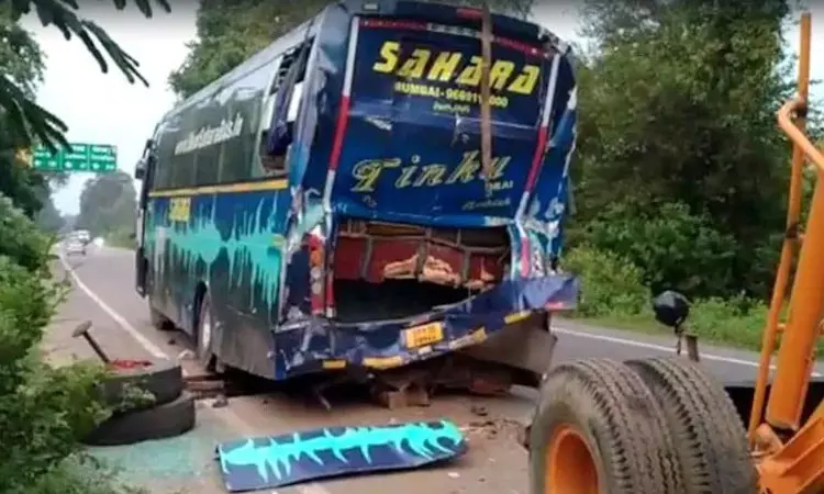 Bus and lorry collide accident! Four people died and 12 people are worried!