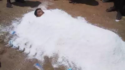The father put his dead son in a pile of salt! Shocking information that came out!