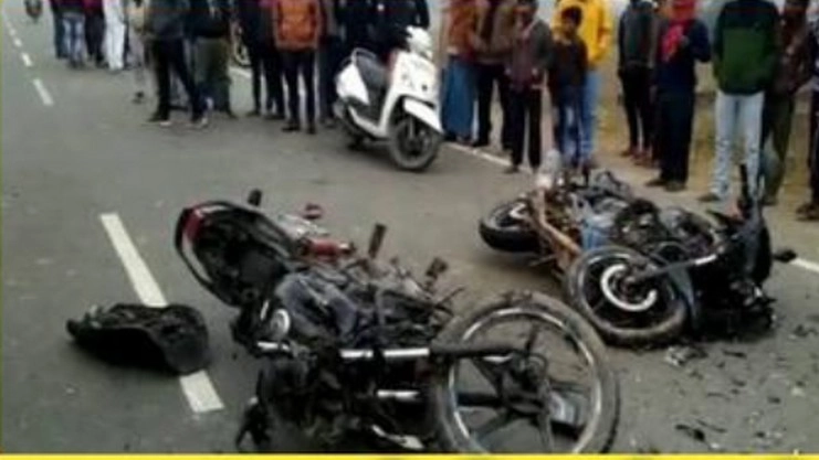Two wheelers head on collision accident Sensational incident