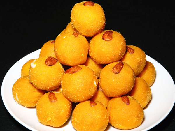 delicious-dal-laddu-is-ready-for-diwali-try-it-too