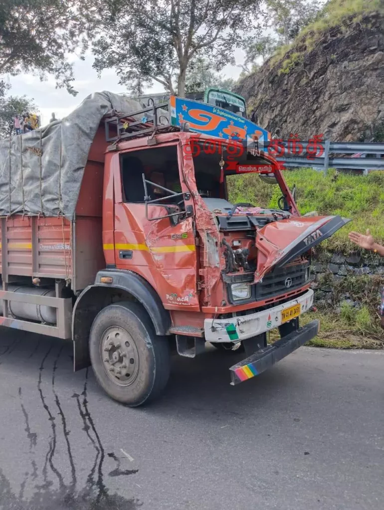 A van and a truck collide head-on on a mountain road! The vehicle was smashed like a pancake!