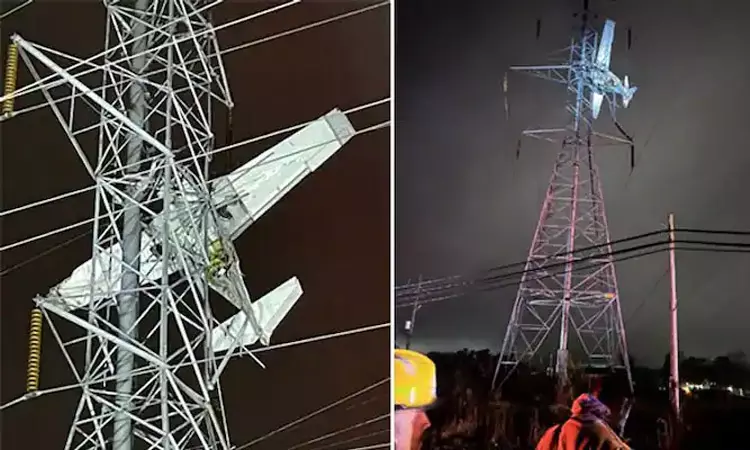 The plane hit the electric pole and hung in the distance! Public in shock