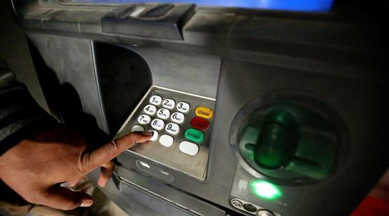 No money from ATM! Dispute over debit in account - theft by modern method