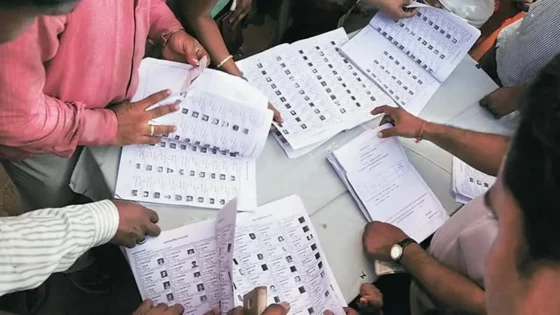 வாக்காளர் பட்டியலில்  பெயர் சேர்க்க வேண்டுமா? இந்த தினங்களில் மட்டும்  சிறப்பு முகாம்கள் நடைபெறும்!