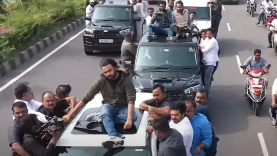 Adventure on the car top to see the affected people! The top hero who seeks publicity as a politician after the hero!