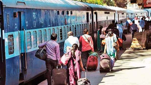 Passengers suffer! Trains suddenly delayed!
