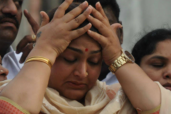 Sudden death at Khushbu's house! Condolences from the film industry!
