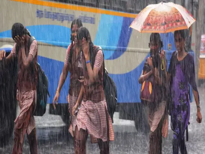 heavy rain is a holiday for schools and colleges! Do you know which district?