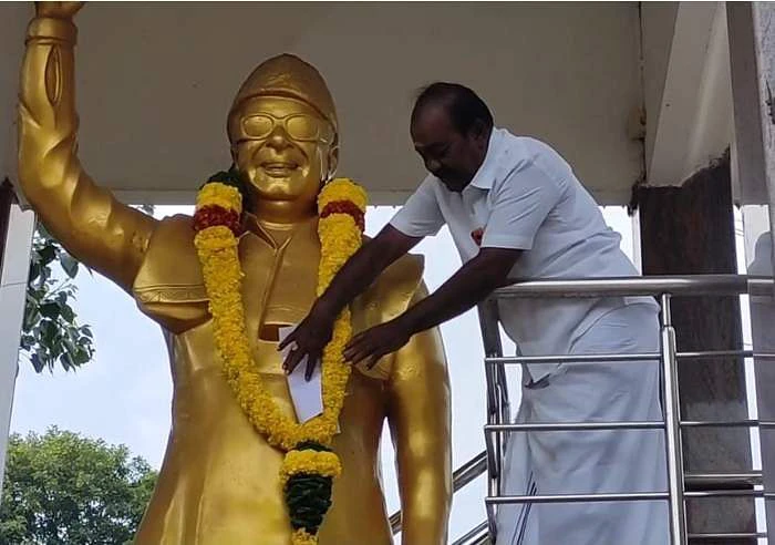 Disturbing party.. Petition to MGR statue! The main point of ADMK's withdrawal in tears!