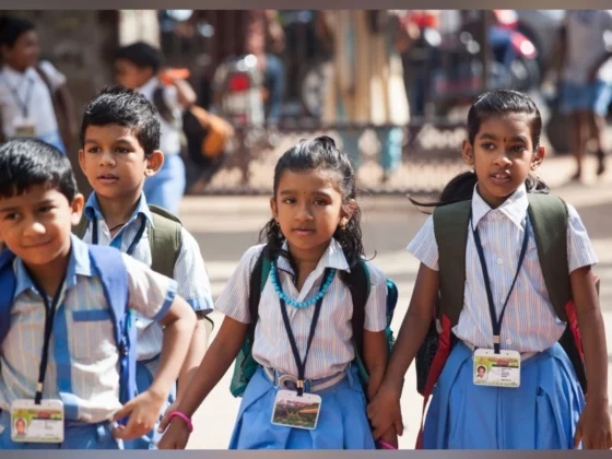 மாணவர்களுக்கு அரசு வெளியிட்ட மகிழ்ச்சி செய்தி! பள்ளிகள் திறக்கப்படும் நேரத்தில் மாற்றம்!