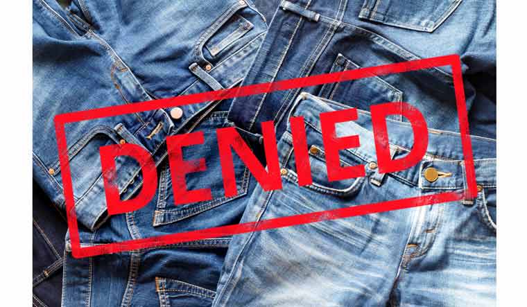 They are no longer allowed to wear jeans and t-shirts to work! Action order issued by the government!