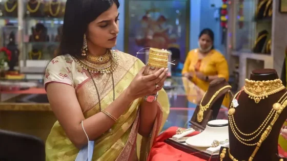 சோகத்தில் இல்லத்தரசிகள்! அதிரடியாக உயர்ந்த தங்கம் விலை! 