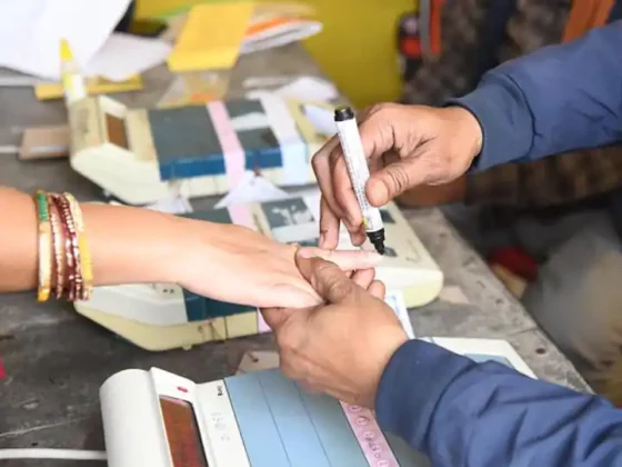கர்நாடகாவில் யாருக்கு பெரும்பான்மை கிடைக்கும்? வெளியான கருத்துக் கணிப்பு
