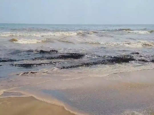 Nagapattinam - Oil spilled in sea due to pipe break in Kuruda!!