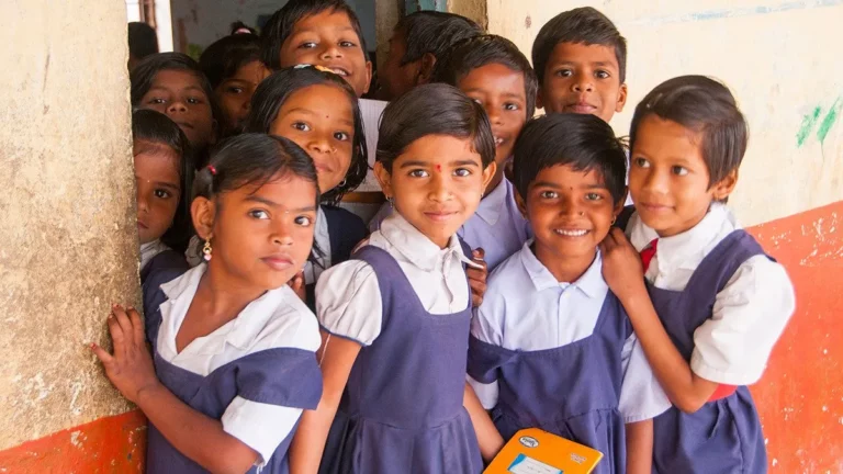தனியார் பள்ளிகளில் எட்டாம் வகுப்பு இலவச கல்வி!! 20-ம் தேதி முதல் விண்ணப்பம் தொடக்கம்!!