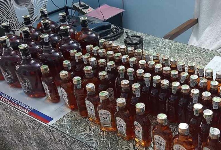 Liquor bottles hoarded in Visika administrator's house near Chidambaram!! Police investigation!!