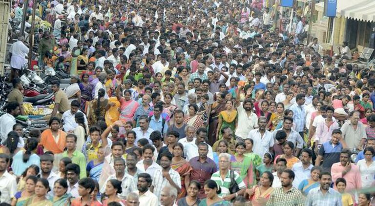 Crowds of people throng Chaturagiri hill on the occasion of Chitrai Poornami!!