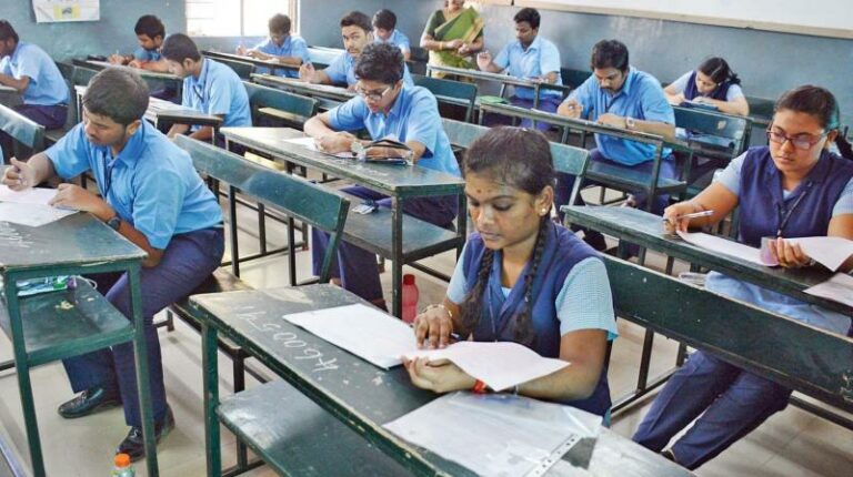 தேர்வு முடிவுகளை தெரிந்து கொள்ள மின்வெட்டு ஒரு தடையே இல்லை!! 10 11 ஆம் வகுப்பு மாணவர்களுக்கான புதிய அறிவிப்பு!!