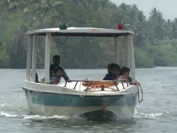Boat bridge overturns in Puducherry, tourists drown in river