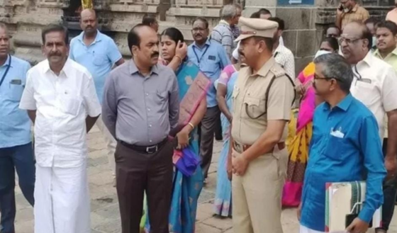 இந்து சமய அறநிலையத்துறை அதிகாரி மீது நடவடிக்கை!! சிதம்பரம் தீட்சிதர் புகார்!!