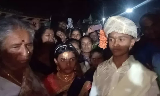 இரண்டு சிறுவர்களுக்கு “திருமணம்”!! மழைக்காக இப்படி எல்லாம் செய்வார்களா?