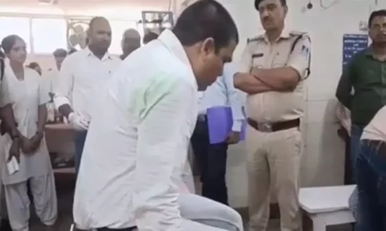 கையில் லஞ்ச பணம்!! திடீரென என்ட்ரீ கொடுத்த போலீசாரால் அரசு அதிகாரி செய்த அதிர்ச்சியான  செயல்!!