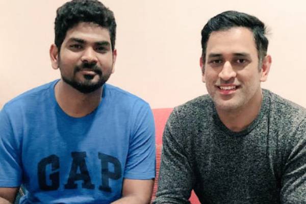 Dhoni met the director in person and gave a shock!! Video going viral on the internet!!